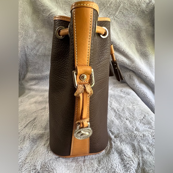 **SALE** 🤩🛍️ 2 (two) Dooney & Bourke drawstring bucket purses - Picture 4 of 15